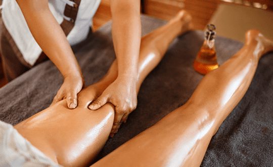 Thai Oil Massage alle gambe con oli essenziali